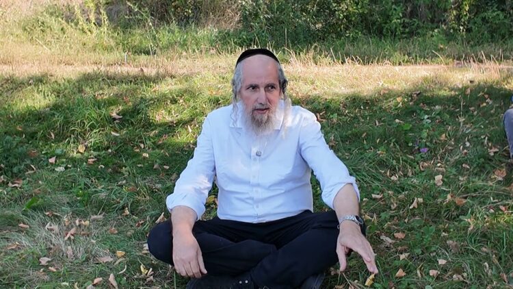 כיושב בסתר לחלות פני מלך
