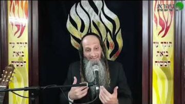 הרב מאור קריו מוסיף והולך אל האור חנוכה
